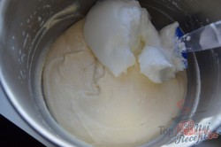 Zubereitung des Rezepts Fluffige Joghurt-Pfannkuchen, schritt 1