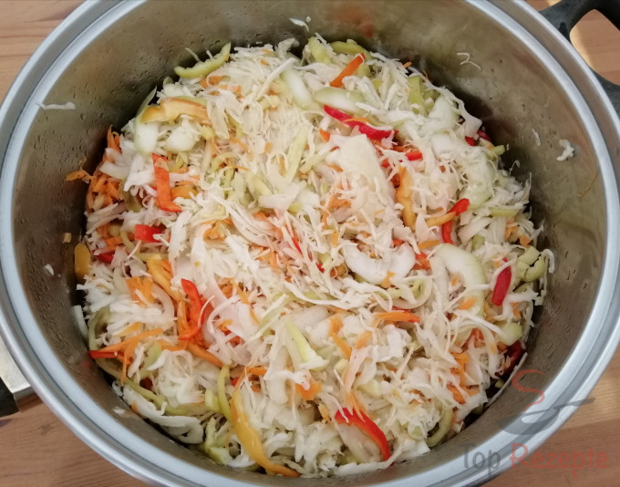 Rezept Eingelegter Paprika-Möhren-Kohlsalat mit fantastischem Geschmack und ohne Einkochen