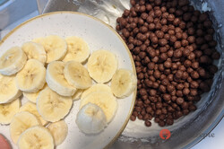 Zubereitung des Rezepts Beliebtes Nesquik-Dessert mit Banane und Schokoladenglasur, schritt 3