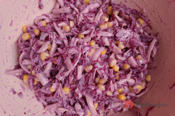 Zubereitung des Rezepts Leckerer und einfacher Rotkraut-Salat - fertig in 10 Minuten, schritt 3