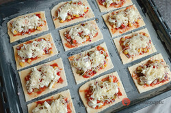 Zubereitung des Rezepts Mini-Pizzen mit Blätterteig - eure Gäste werden diesen Party-Snack lieben, schritt 1