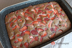 Einfacher Erdbeer-Mohn-Kuchen - ein Tassenrezept, schritt 2