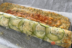 Zubereitung des Rezepts Perfekte Zucchinirolle mit Käse - eine Eigenkreation. Eure Gäste werden sie sicher lieben., schritt 6