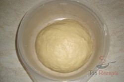 Zubereitung des Rezepts Die besten Milchbrötchen mit Vanillecreme, schritt 2