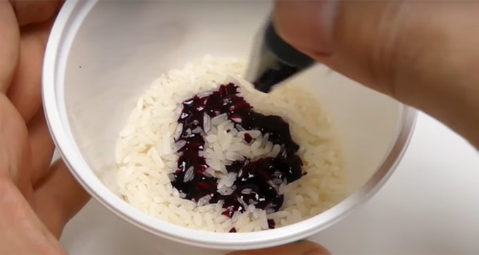 Rezept Ein einfacher Trick mit Reis und in nur wenigen Sekunden habt ihr diese schönen Ostereier