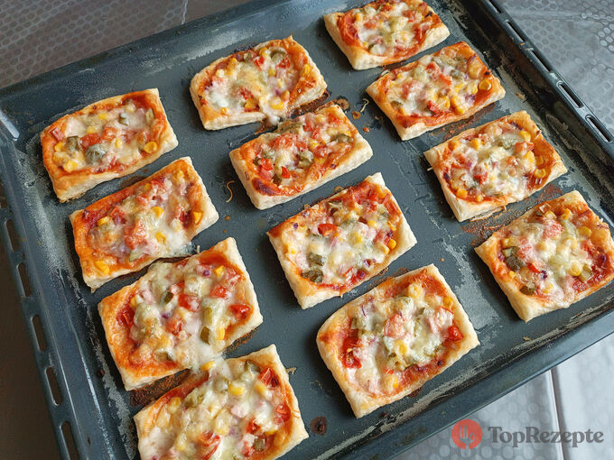 Mini-Pizzen mit Blätterteig - eure Gäste werden diesen Party-Snack ...