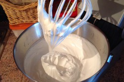 Zubereitung des Rezepts Schaumrollen mit italienischer Eischneefüllung, schritt 4