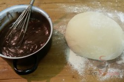 Zubereitung des Rezepts Mit Kakaopudding gefüllte Hefezöpfe, schritt 3