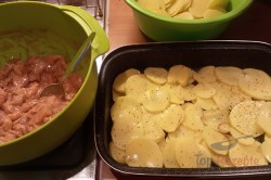Zubereitung des Rezepts Hähnchenbrust mit Speck und Kartoffeln aus dem Backofen, schritt 3