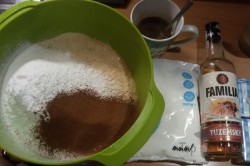 Zubereitung des Rezepts Kokos-Kirsch-Pyramidenkuchen ohne Backen, schritt 1