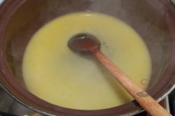 Zubereitung des Rezepts Die besten Windbeutel mit Vanille- und Karamellcreme, schritt 4