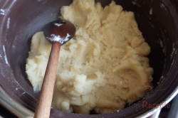 Zubereitung des Rezepts Die besten Windbeutel mit Vanille- und Karamellcreme, schritt 8