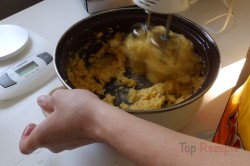 Zubereitung des Rezepts Die besten Windbeutel mit Vanille- und Karamellcreme, schritt 10