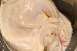 Zubereitung des Rezepts Pfirsich-Cremedessert mit Eierplätzchen, schritt 3