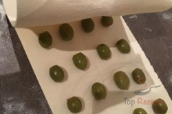 Zubereitung des Rezepts Blätterteig-Stangen mit Oliven aus nur 3 Zutaten, schritt 2