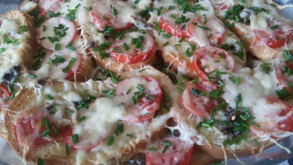 Toastbrot-Tomaten-Käse-Auflauf mit Sahnesoße überbacken | Top-Rezepte.de