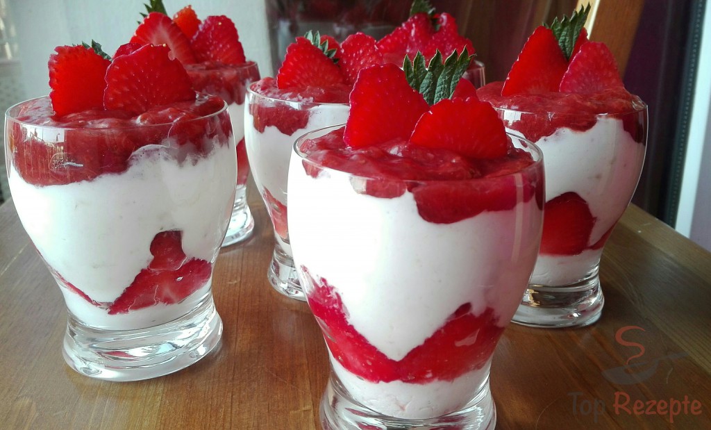 Ein geiles Dessert, das alle lieben: Quarkcreme mit Erdbeeren im Glas ...