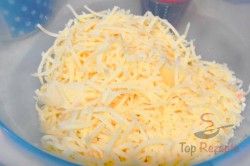 Zubereitung des Rezepts Käse mit Schinken und Ei aus dem Backofen, schritt 3