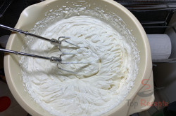 Zubereitung des Rezepts Leichte Mascarpone-Sahne-Creme: die perfekte 10-Minuten-Creme für jede Torte, schritt 1