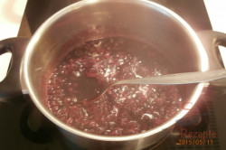 Zubereitung des Rezepts Joghurtnockerl mit Fruchtsoße, schritt 2