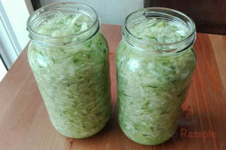 Zubereitung des Rezepts Gurkensalat einkochen – Vorrat für den Winter, schritt 2