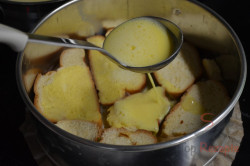 Zubereitung des Rezepts Scheiterhaufen mit Äpfeln, Rosinen und Schneehaube, schritt 4