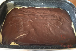 Zubereitung des Rezepts Leckerer Kuchen mit Pudding und einer Creme aus saurer Sahne, schritt 6