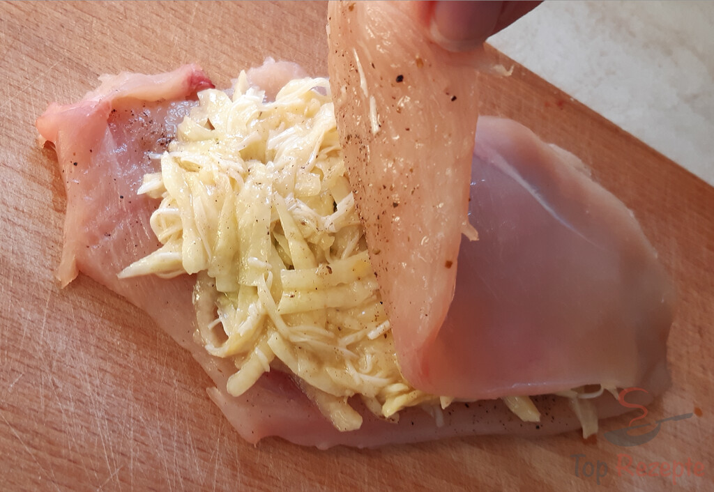 Gefüllte Hähnchenbrust mit Kartoffeln und Käse | Top-Rezepte.de