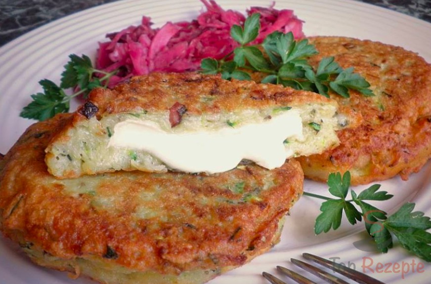 Kartoffel-Zucchini-Puffer mit Camembert gefüllt | Top-Rezepte.de
