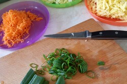 Zubereitung des Rezepts Gemüse-Frikadellen mit Zucchini - perfekt für die Zucchini-Saison, schritt 2